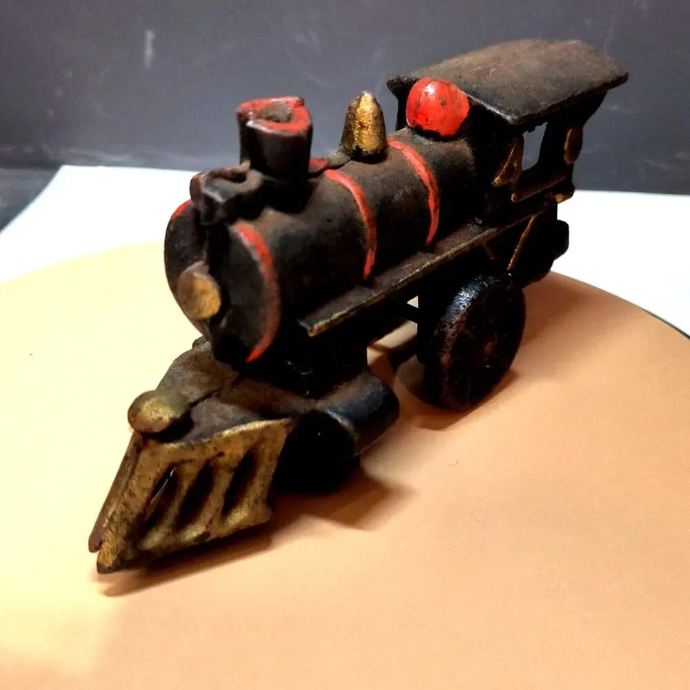 565. Vintage Cast Iron Train Engine Locamotive